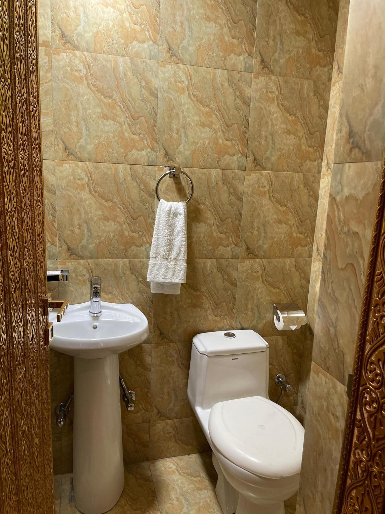 Indus Hotel 하이데라바드 외부 사진