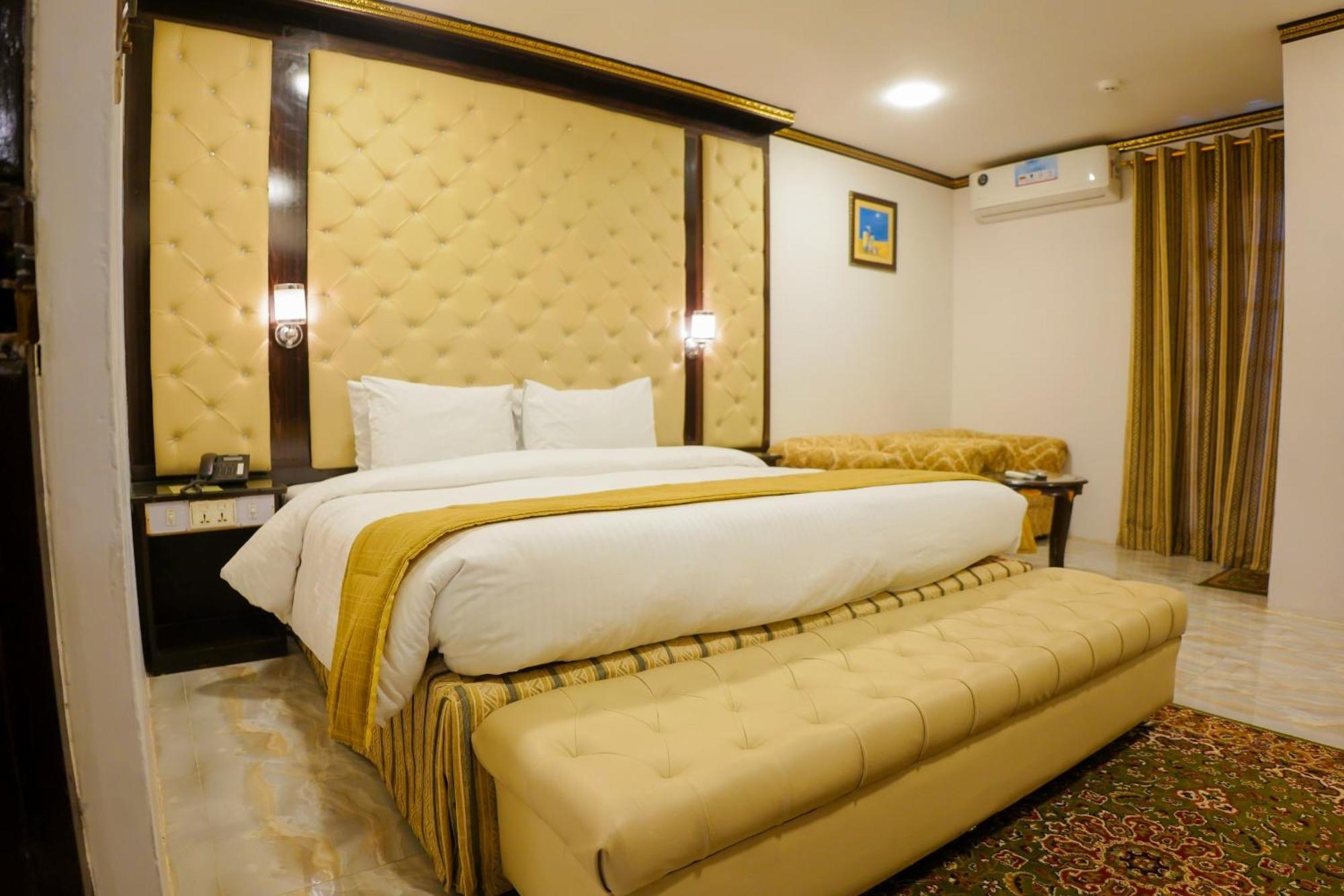Indus Hotel 하이데라바드 외부 사진