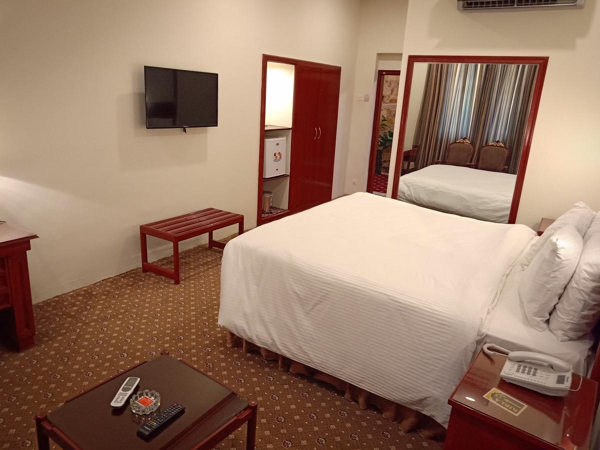 Indus Hotel 하이데라바드 외부 사진