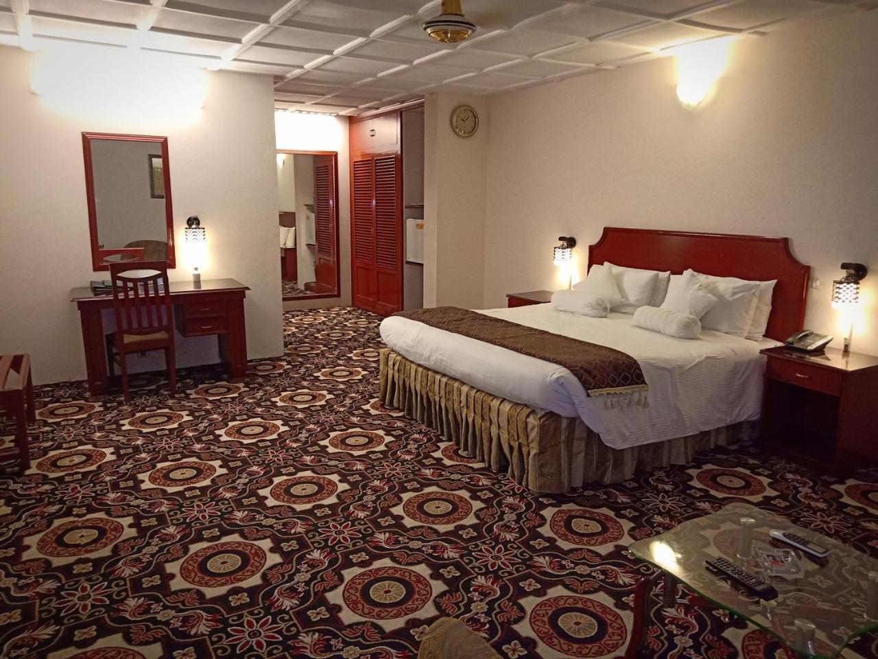 Indus Hotel 하이데라바드 외부 사진