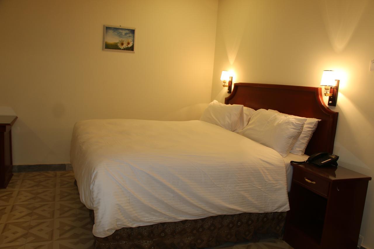 Indus Hotel 하이데라바드 외부 사진