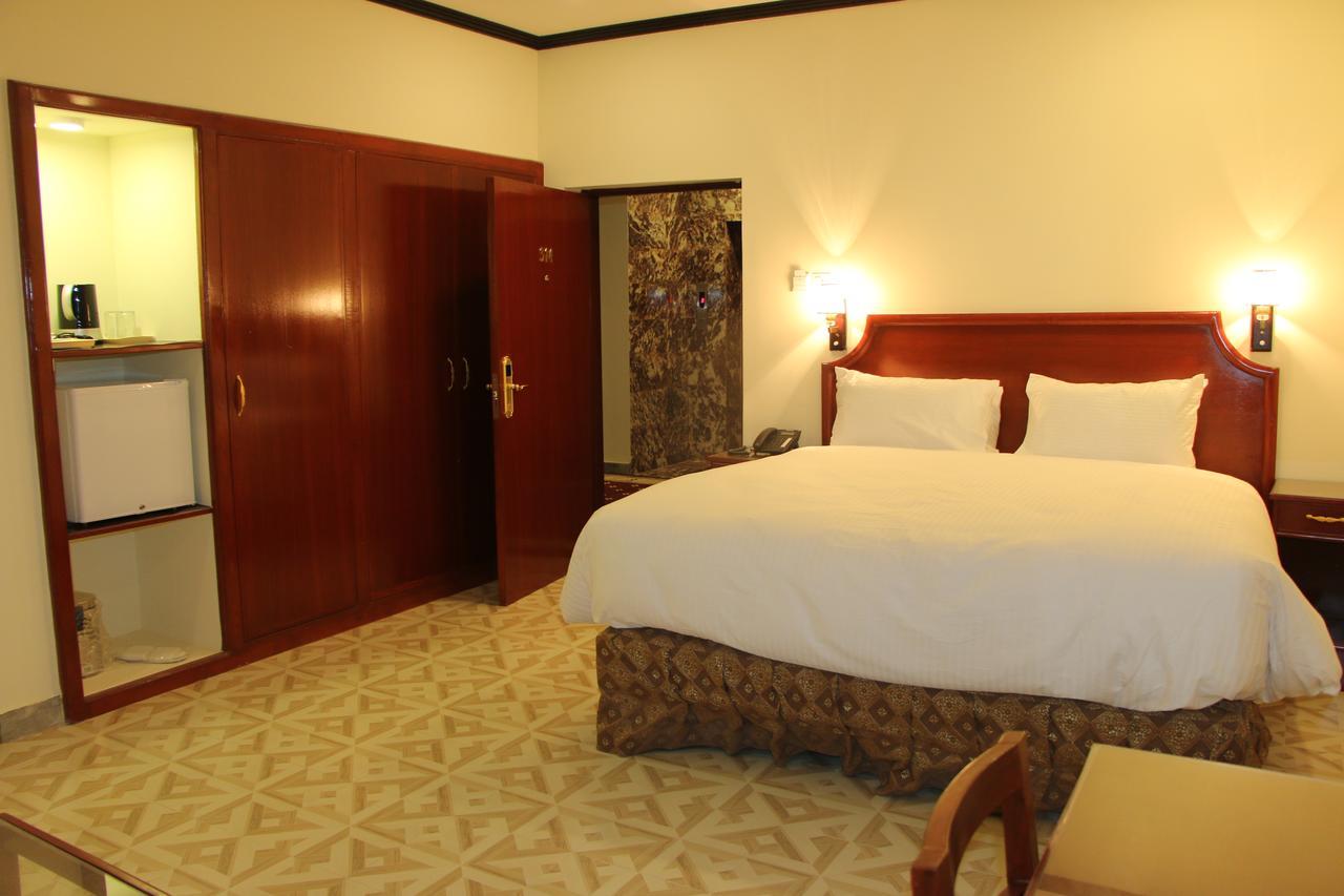 Indus Hotel 하이데라바드 외부 사진