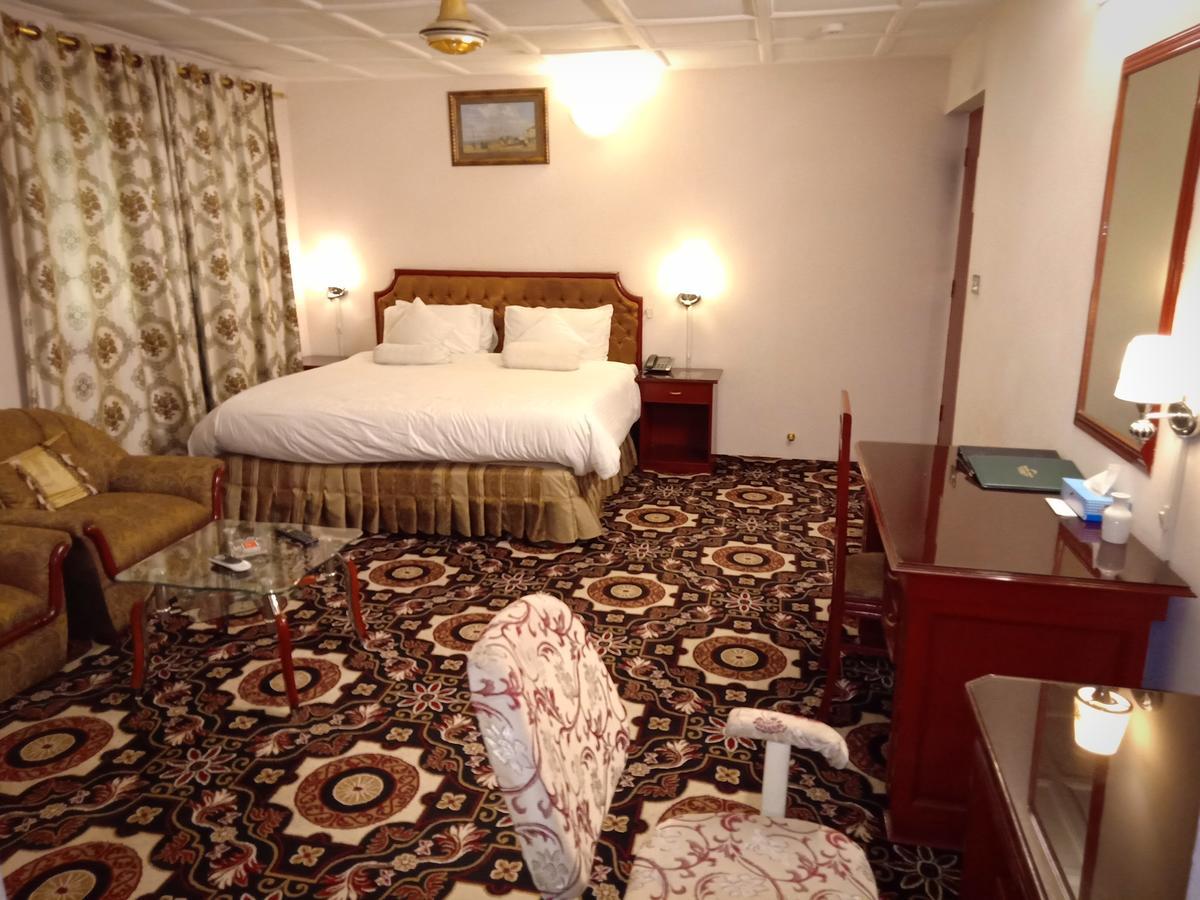 Indus Hotel 하이데라바드 외부 사진